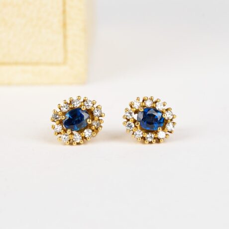 Cercei din aur de 18 karate decorati cu 2 safire naturale